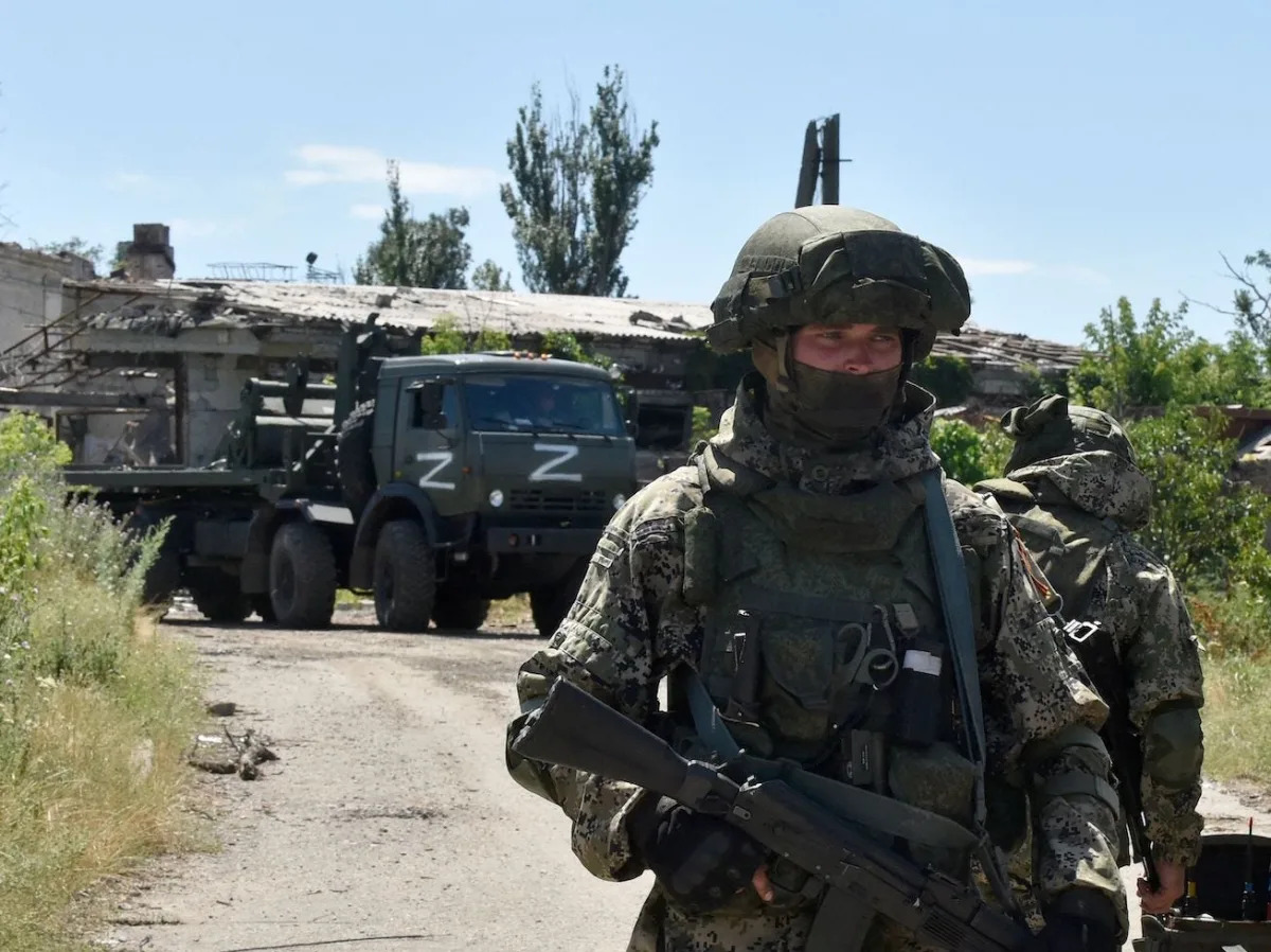 Russian paratrooper who fought in Ukraine says troops are deliberately shooting ..