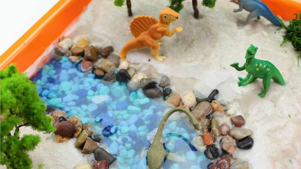 dinosaur sensory bin