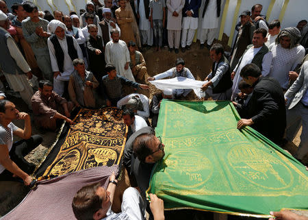 People attend the burial ceremony for the victims of Friday's attack at a Shi'ite Muslim mosque in Kabul, Afghanistan August 26, 2017. REUTERS/Mohammad Ismail