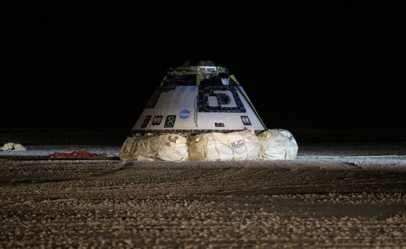 Boeing CST-100 Starliner capsule lands at White Sands