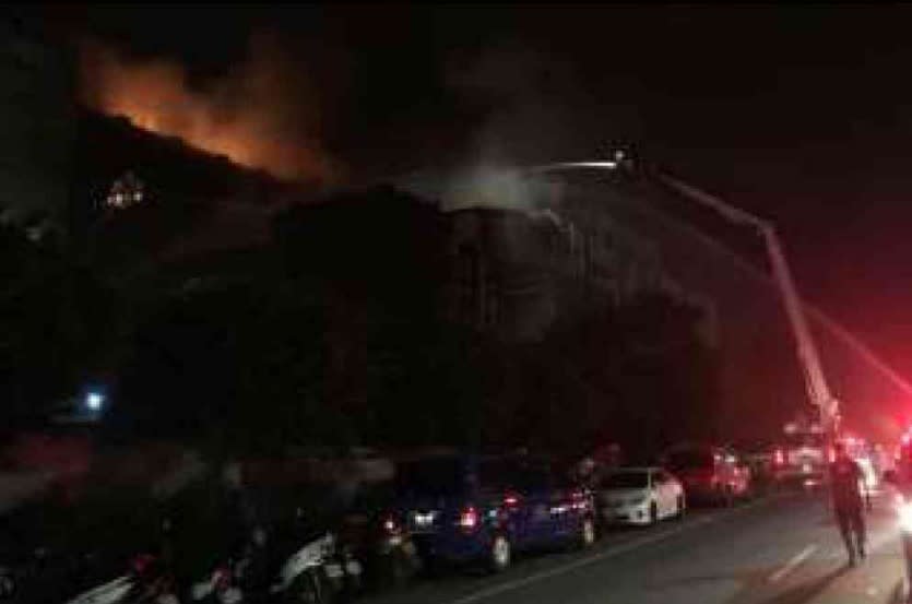 2018年4月28日晚間，桃園敬鵬工廠發生大火，奪走6名勇消和2名移工性命。取自桃園市消防局官網