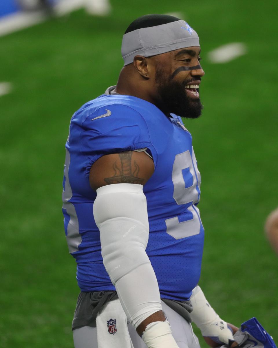 Lions defensive end Everson Griffen warms up before the game against the Houston Texans at Ford Field on Thursday, Nov. 26, 2020.