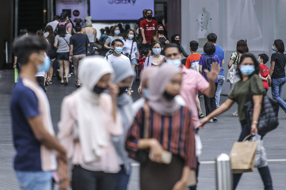 Dr Lee said the government decision to leave the enforcement of the law on face masks to the discretion of the police was 'fundamentally wrong'. — Picture by Hari Anggara