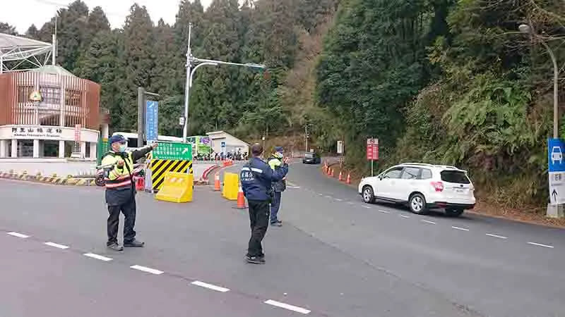 ▲台18線3岔路口小型車停車方向告示牌（圖／嘉義縣警察局交通隊提供）