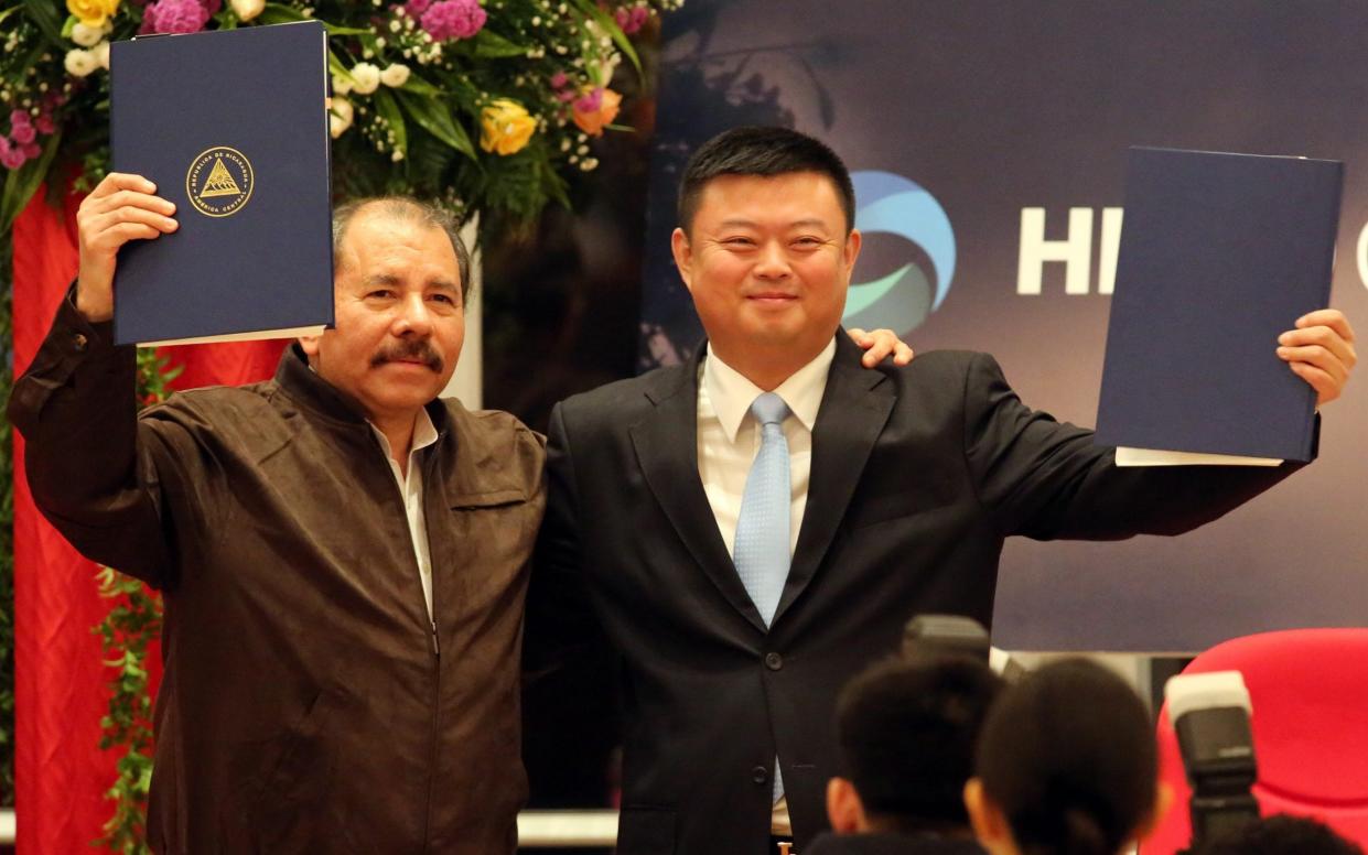 .Nicaraguan President Daniel Ortega (L) stands with Wang Jing, president of of the Chinese company HK Nicaragua Development Gran Canal Interoceanico, during the framework agreement for the construction of the Interoceanic Grand Canal in Managua, on June 14, 2013 - AFP