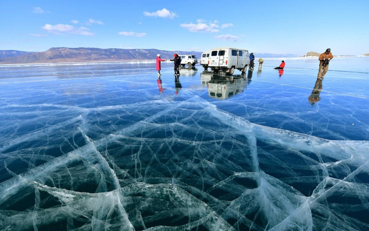 Tourists walk on the ice on Lake Baikal - Costfoto / Barcroft Media