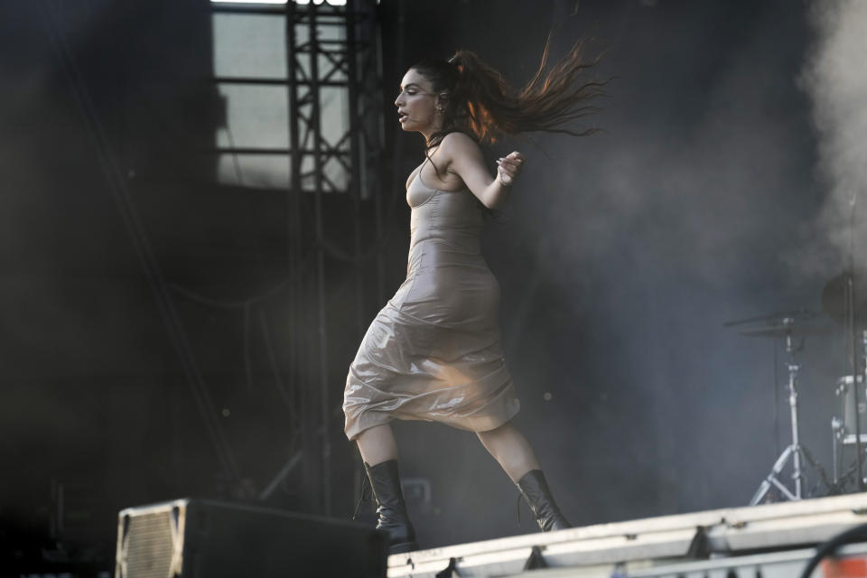 La cantante iraní-holandesa Sevdaliza durante su concierto en el festival AXE Ceremonia en el Parque Bicentenario en la Ciudad de México el domingo 24 de marzo de 2024. (Foto AP/ Marco Ugarte)