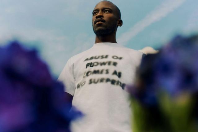 Off Flowers Tee S/S in white