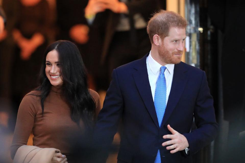 El duque y la duquesa de Sussex se marchan tras visitar la Casa de Canadá. (PA Images)