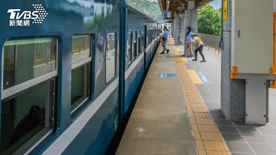 台鐵男司機被踢爆駕駛室搞女列車長。（示意圖／shutterstock達志影像）