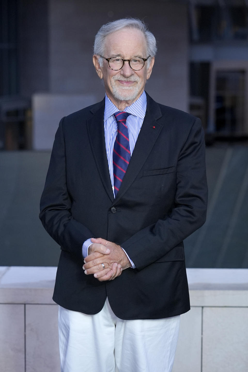 Steven Spielberg a su llegada a la Fundación Louis Vuitton en vísperas de la ceremonia de apertura de los Juegos Olímpicos de París, en los Juegos Olímpicos de Verano de 2024, el jueves 25 de julio de 2024, en París, Francia. (Foto AP/Rebecca Blackwell)