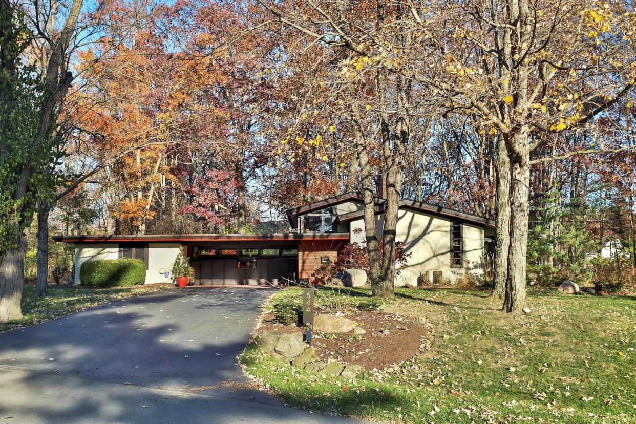 A 1959 home in Worthington's Rush Creek neighborhood, inspired by Frank Lloyd Wright, has been listed for $875,000.