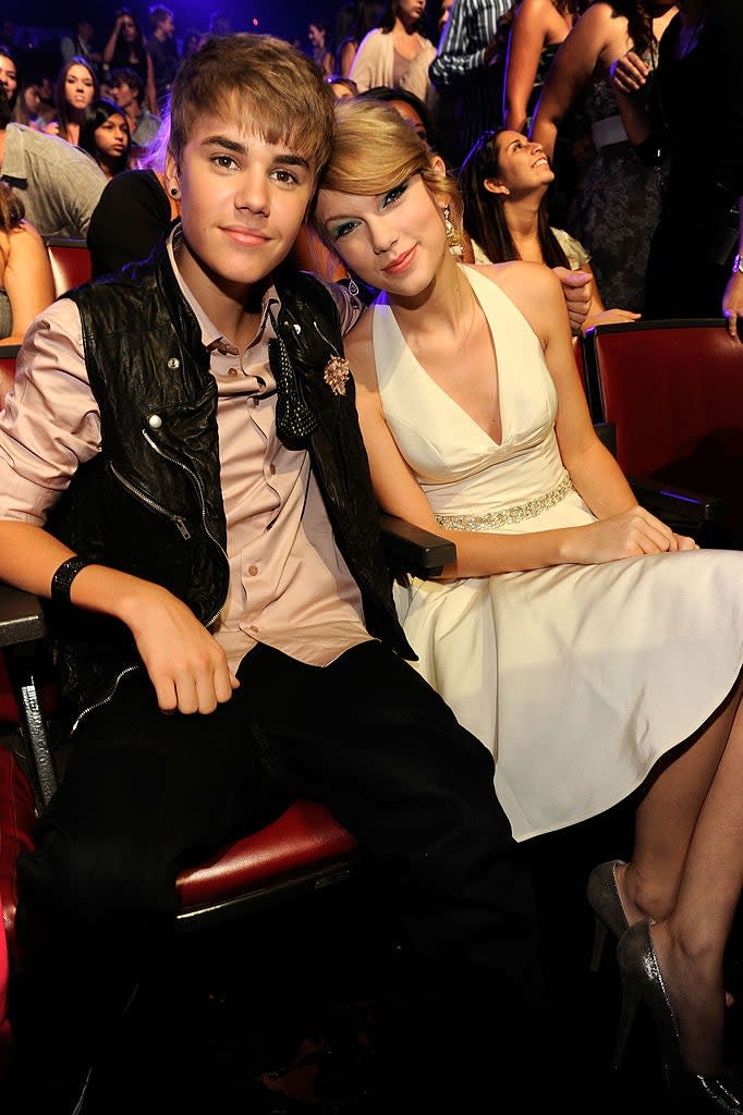 Singer Justin Bieber and musician Taylor Swift attend the 2011 Teen Choice Awards at Gibson Universal Amphitheatre on August 7, 2011 in Universal City, California.