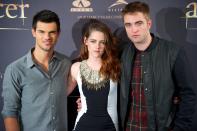 Actors Taylor Lautner, Kristen Stewart and Robert Pattinson attend the "The Twilight Saga: Breaking Dawn - Part 2" premiere at the Villamagna Hotel on November 15, 2012 in Madrid, Spain. (Photo by Carlos Alvarez/Getty Images)