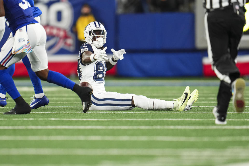 EAST RUTHERFORD, NJ - 26 SEPTEMBER: CeeDee Lamb #88 dari Dallas Cowboys merayakan pertandingan sepak bola NFL melawan New York Giants di Stadion MetLife pada 26 September 2024 di East Rutherford, New Jersey. (Foto oleh Cooper Neill/Getty Images)