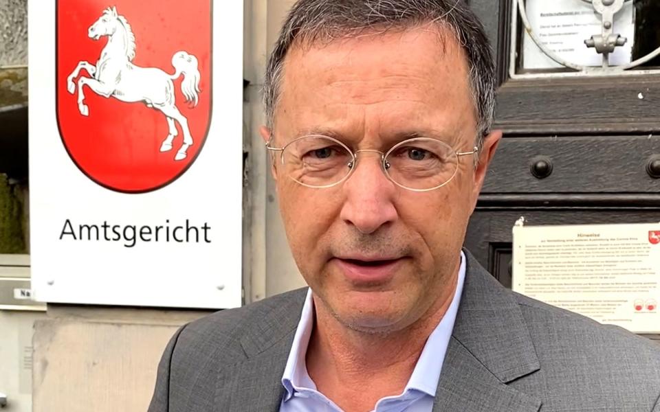 Klaus Scherer hat für seine Dokumentation "Hass im Netz" ein Jahr lang Strafverfolger bei der Arbeit begleitet. (Bild: NDR)