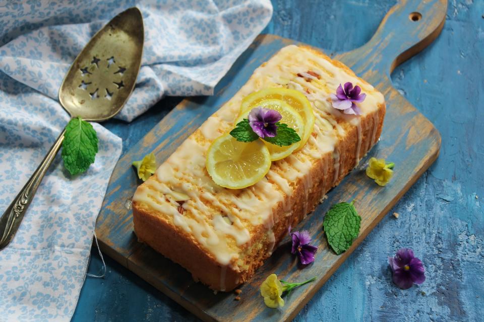 Lemon drizzle cake (Getty)