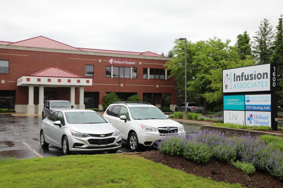 The exterior of Holland Hospital's new primary care office in Grand Haven, located at 1600 S. Beacon Blvd, Suite 240.