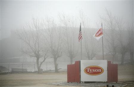 Fog shrouds the Tyson slaughterhouse in Burbank, Washington December 26, 2013. REUTERS/Ross Courtney