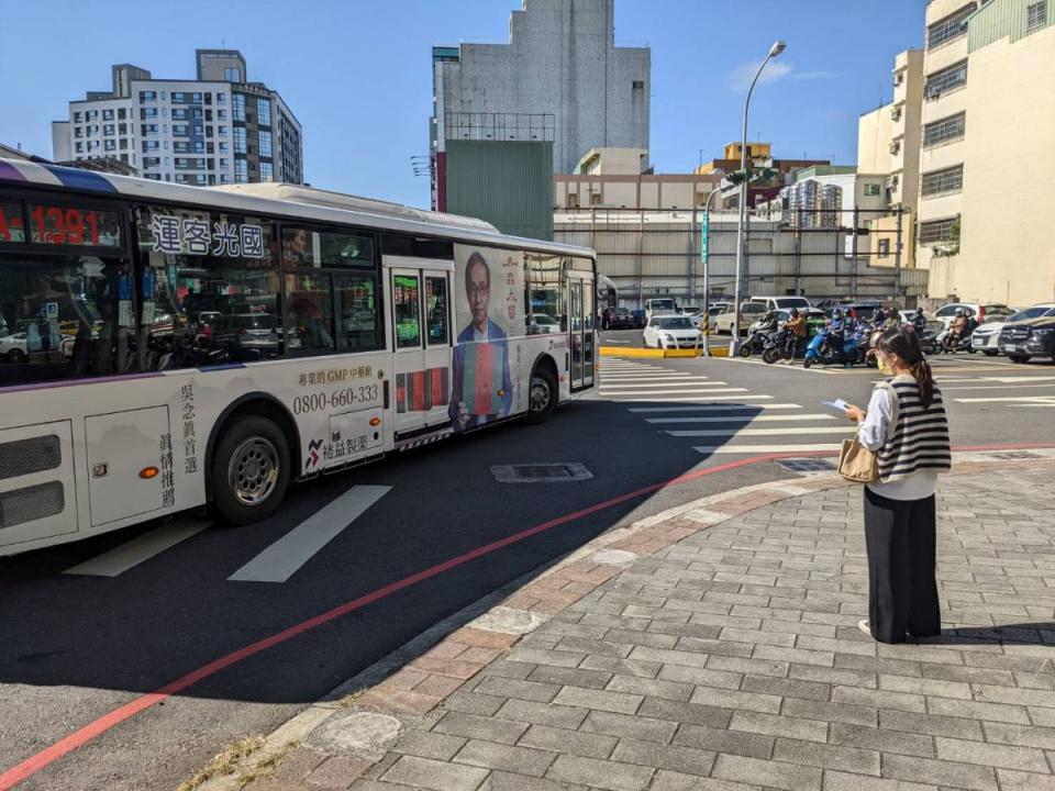 台中市交通局啟動路口公車轉向大稽查，今天共稽查53輛公車路口轉彎，都合乎規定。（圖：中市府提供）