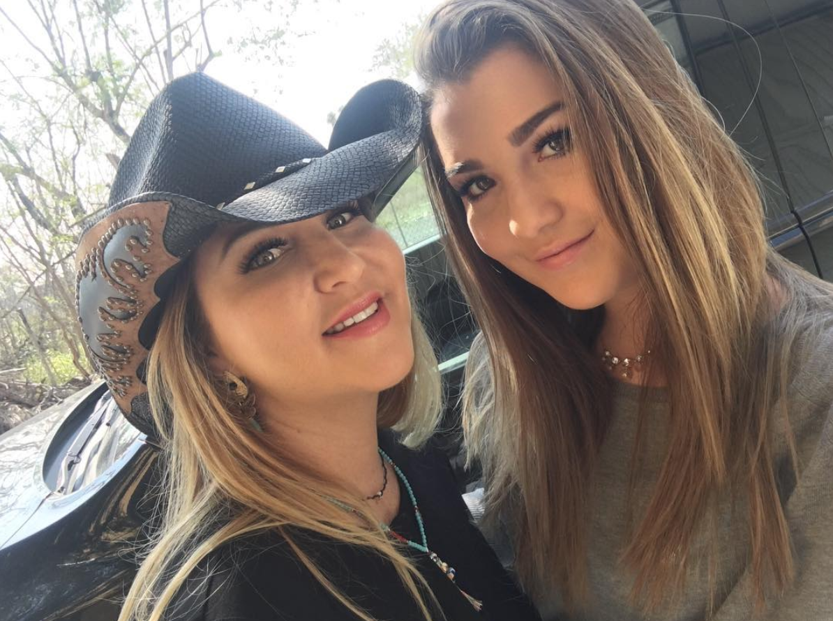 Alicia Villareal y su hija Melenie Carmona cantaron juntas en la segunda edición del festival Nortex que reúne a los artistas más destacados de la música tejana y norteña en Monterrey, Nuevo León. (Foto vía El Universal)