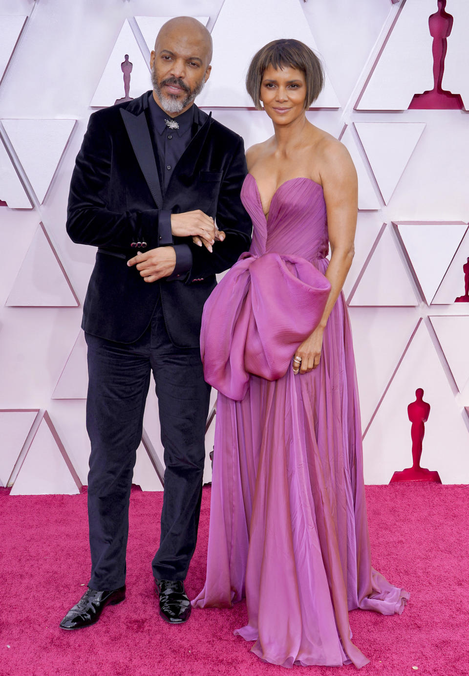 LOS ANGELES, CALIFORNIA – APRIL 25: (L-R) Van Hunt and Halle Berry attend the 93rd Annual Academy Awards at Union Station on April 25, 2021 in Los Angeles, California. (Photo by Chris Pizzello-Pool/Getty Images)