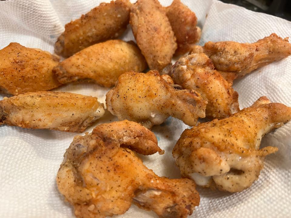 Chicken wings drying on paper towel