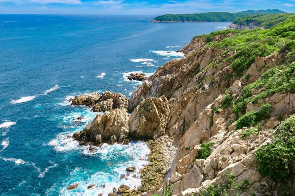 Huatulco, a coastal area located in the state of Oaxaca (Mexico) where the foothills of the Sierra Madre del Sur mountains meet the Pacific Ocean.