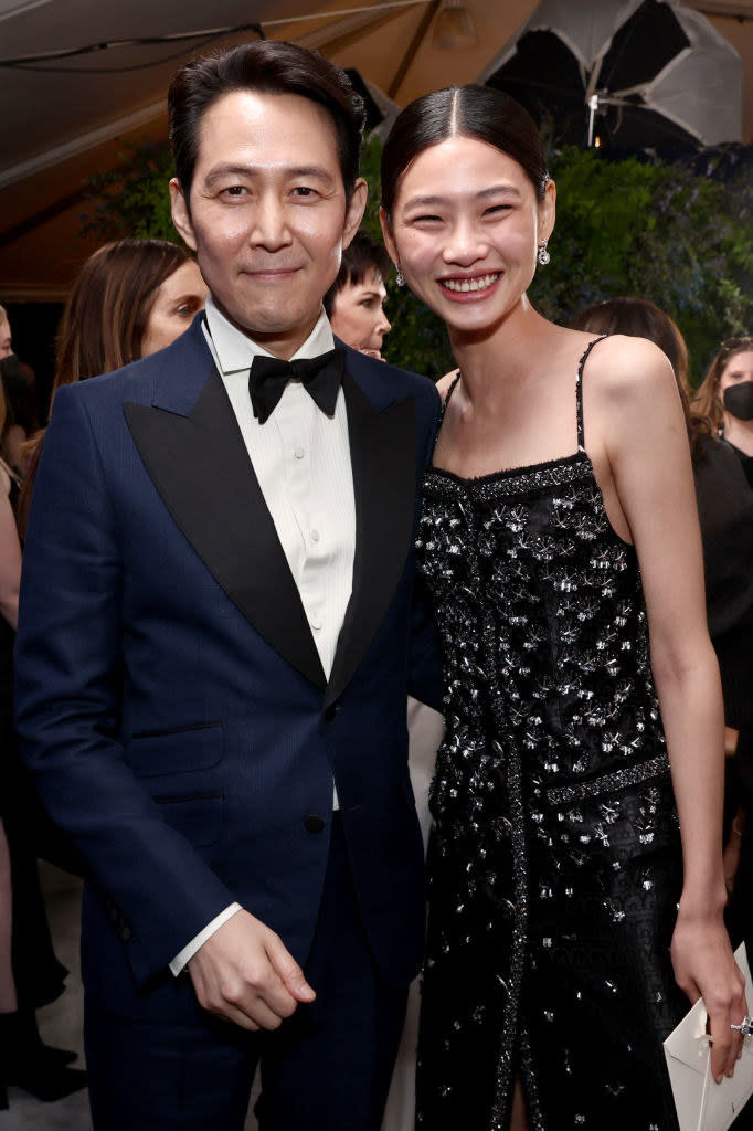 Lee Jung-jae (L) and HoYeon Jung (R) at the 2022 SAG Awards