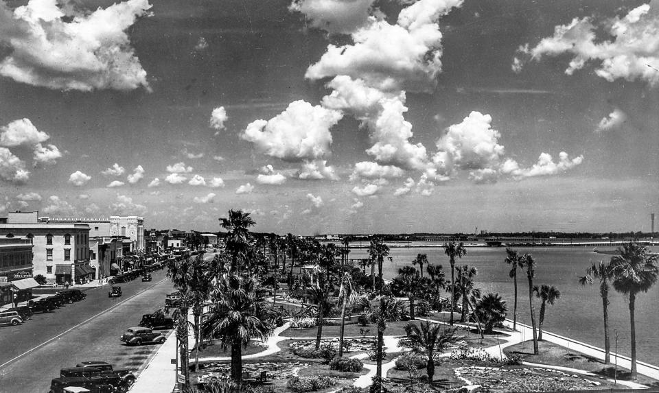 Daytona's Beach Street and Riverfront Park around the 1930s.