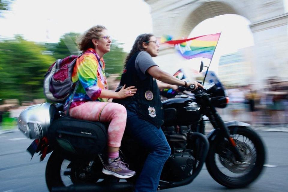 photo gallery Dyke Marches Dykes on Bikes worldwide through history