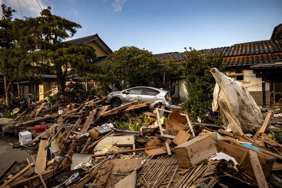 受能登半島地震影響，石川縣內多個地方房屋倒塌。(Photo by Philip FONG / AFP)