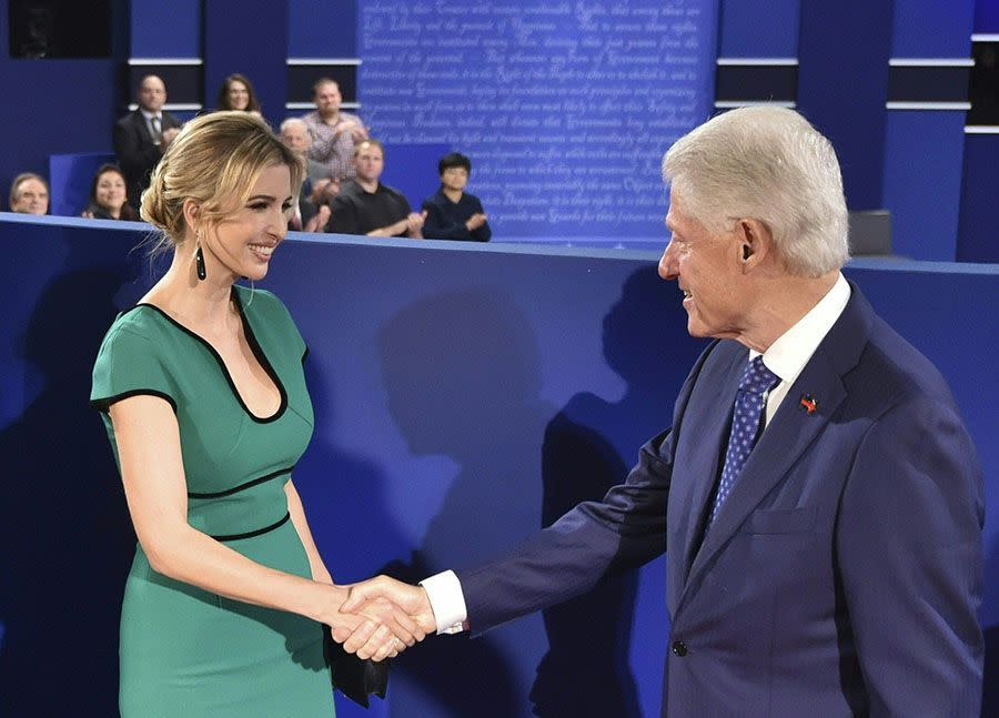 Ivanka Trump trug beim zweiten TV-Duell der Präsidentschaftskandidaten am 9. Oktober 2016 ein Kleid in kräftigem Grün mit schwarzen Nähten