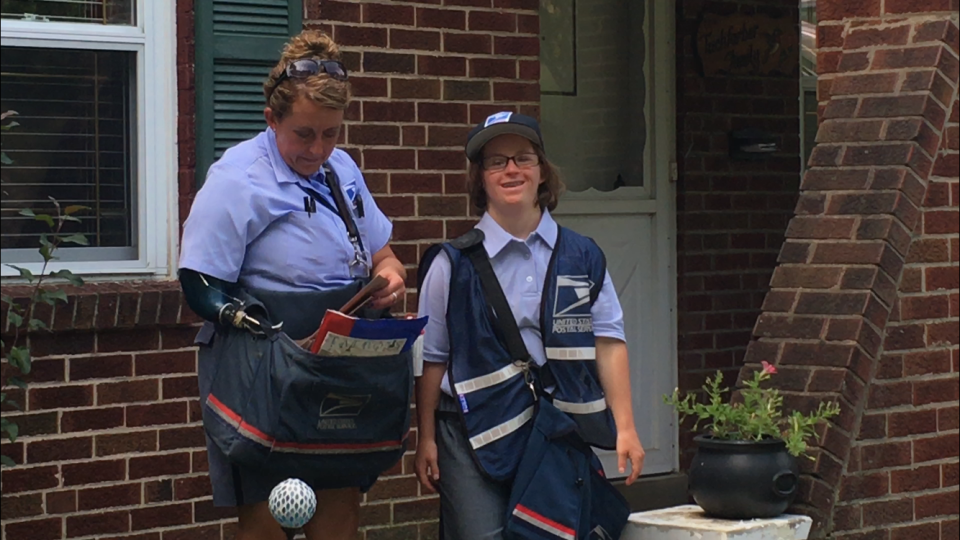 USPS worker Melissa Tilton and her intern Grace Flannery delivered mail around Cincinnati, fulfilling Grace's childhood dream. (Photo: Courtesy of Michael Flannery)