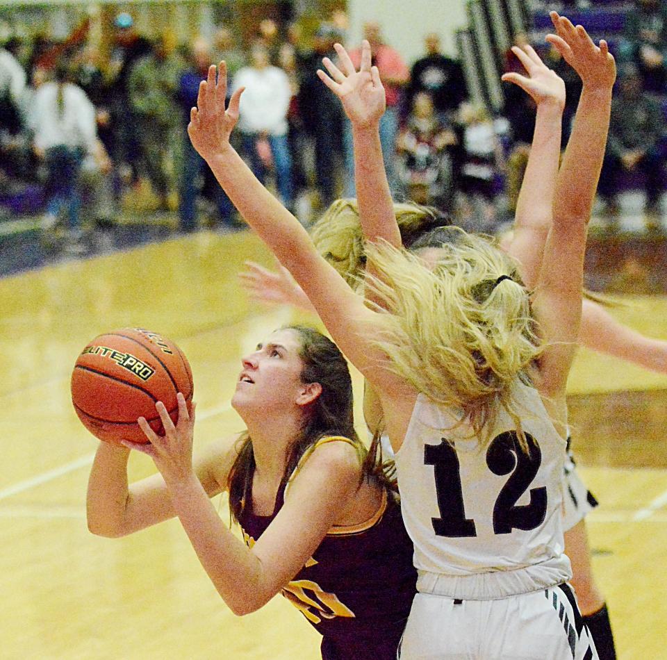 De Smet's Kennadi Buchholz eyes the hoop while being guarded by Viborg-Hurley's Coral Mason during the championship game of the state Class B girls basketball tournament Saturday night in the Watertown Civic Arena. Viborg-Hurley won 58-53.