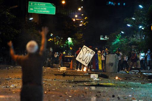 Disturbios durante una protesta opositora en Caracas el 29 de marzo de 2014 (AFP | Juan Barreto)