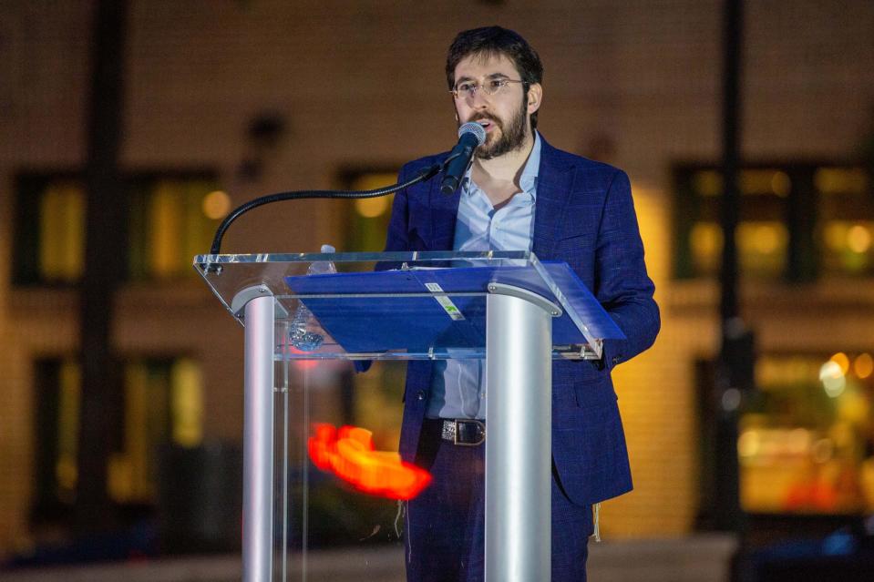 Rabbi Zalman Revson with Chabad of Savannah shared the message of lighting up the world with kindness during Hanukkah in the Square.