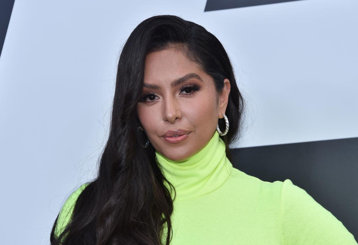 Vanessa Bryant celebrates Dia De Los Muertos. (Photo: CHRIS DELMAS/AFP via Getty Images)