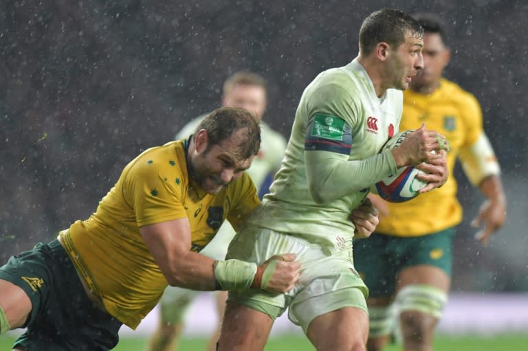 England's wing Jonny May (R) breaks through the tackle of Australia's Ben McCalman (L) on the way to scoring his try during their match in south-west London on November 18, 2017