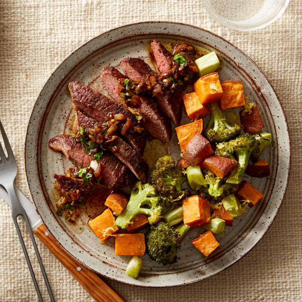 A tasty Whole30-approved Blue Apron recipe of&nbsp;<a href="https://www.blueapron.com/recipes/seared-steaks-warm-lemon-salsa-verde-with-roasted-broccoli-sweet-potato" target="_blank">seared steaks and warm lemon salsa verde</a>&nbsp;with roasted broccoli and sweet potato. (Photo: <a href="https://www.blueapron.com/" target="_blank">Blue Apron</a>)