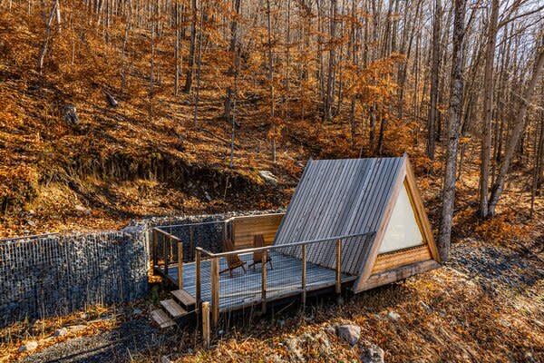 Guests at Eastwind Oliverea Valley can stay in A-frame cabins, dubbed Lushnas, and Scandinavian-inspired hotel rooms.