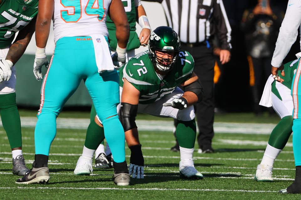 EAST RUTHERFORD, NJ - NOVEMBER 21:  New York Jets guard Laurent Duvernay-Tardif (72) during the National Football League game between the New York Jets and the Miami Dolphins on November 21, 2021 at MetLife Stdium in East Rutherford, NJ.  (Photo by Rich Graessle/Icon Sportswire via Getty Images)