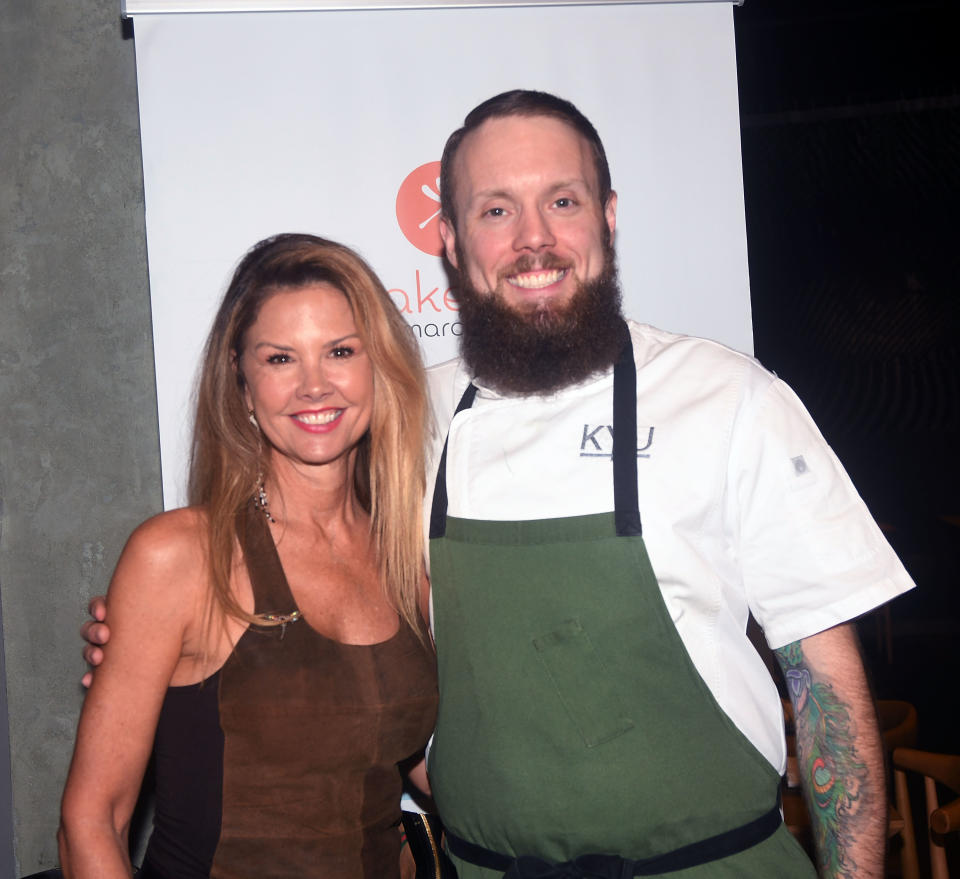 Christopher Arellanes (rechts), Chefkoch des Restaurants KYU in New York City (Bild: Bobby Bank/Getty Images)