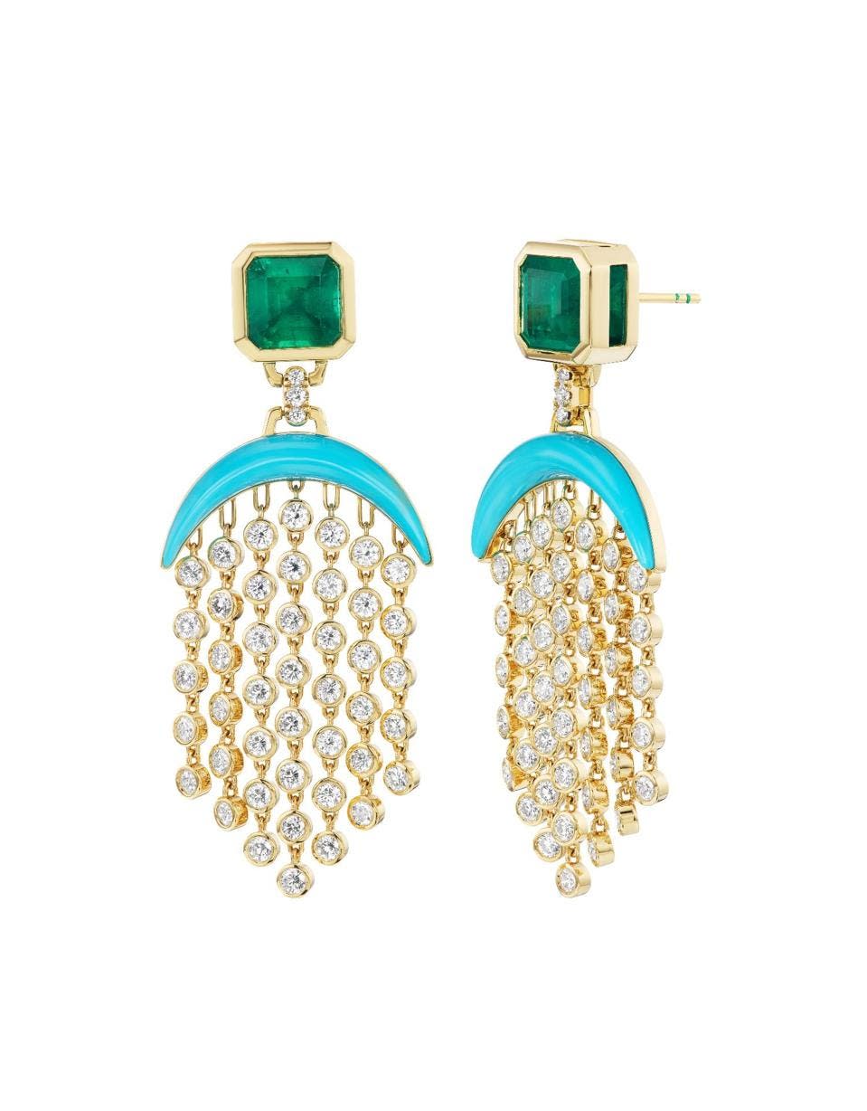 Aretes con flecos en oro de 18k con esmeraldas, diamantes y esmalte de Emily P. Wheeler