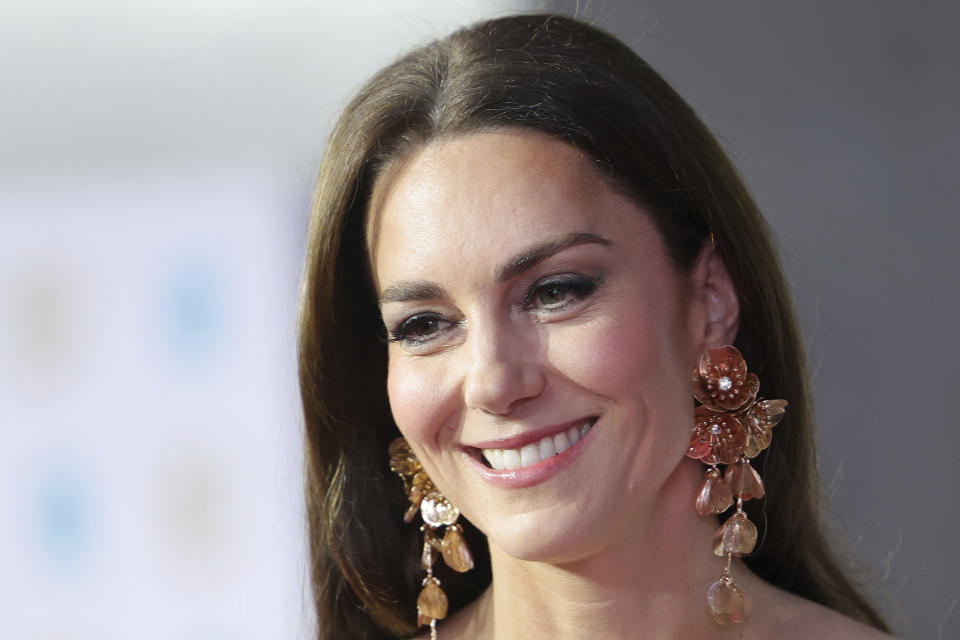 Catalina, princesa de Gales, llega a la 76a entrega de los Premios BAFTA de la Academia Británica de Cine, en Londres, el 19 de febrero de 2023. (Chris Jackson/Pool Photos via AP)