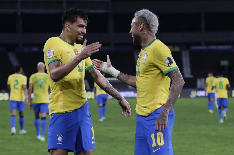 Choque los 5: Lucas Paquetá y Neymar, socios para el gol de Brasil