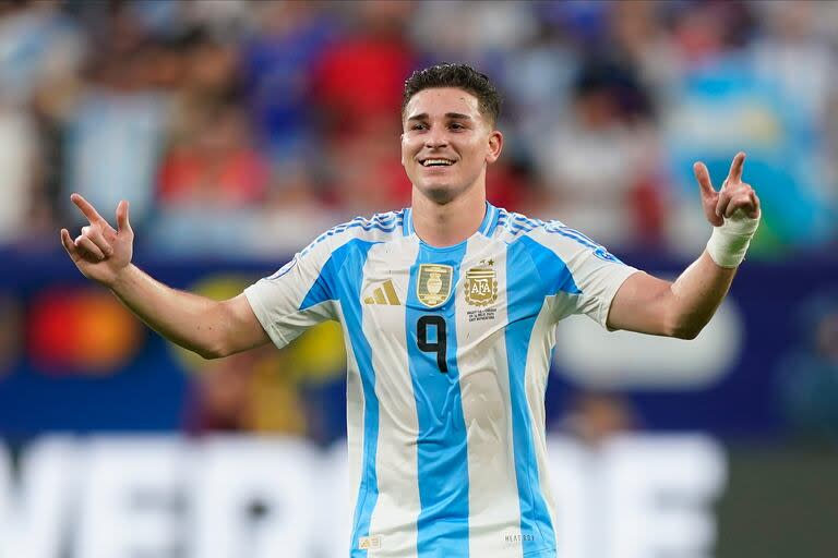 Julián Álvarez abrió el marcador para la selección argentina en un partido que, hasta ese momento del festejo, era complicado