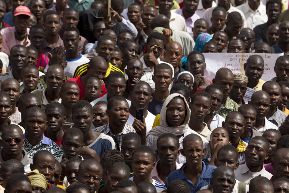 People wait for coup leader Capt. Amadou Haya Sanogo to make an appearance, as thousands rallied in a show of support for the recent military coup, in Bamako, Mali Wednesday, March 28, 2012. The body representing nations in western Africa has suspended Mali and has put a peacekeeping force on standby in the most direct threat yet to the junta that seized control of this nation in a coup last week.(AP Photo/Rebecca Blackwell)