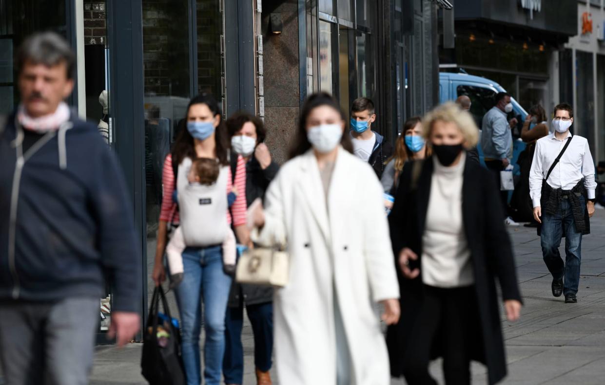 Dans les rues de Stuttgart, en Allemagne, le 2 novembre.  - THOMAS KIENZLE / AFP