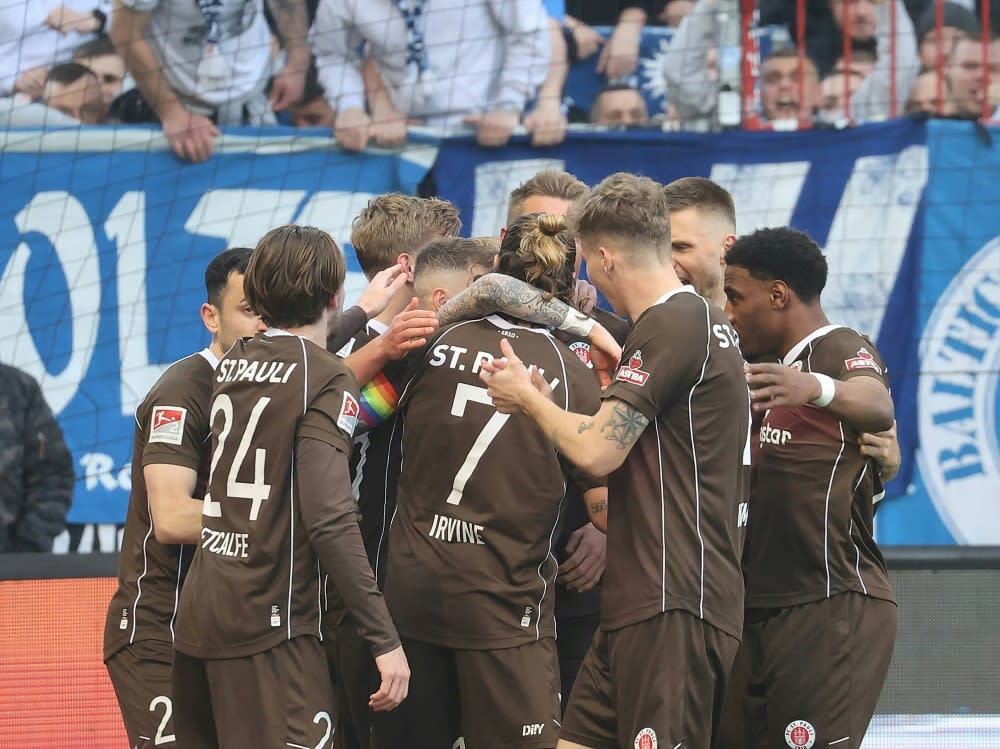 St. Pauli ist wieder an der Spitze (IMAGO/Susanne Hübner, Susanne Huebner)